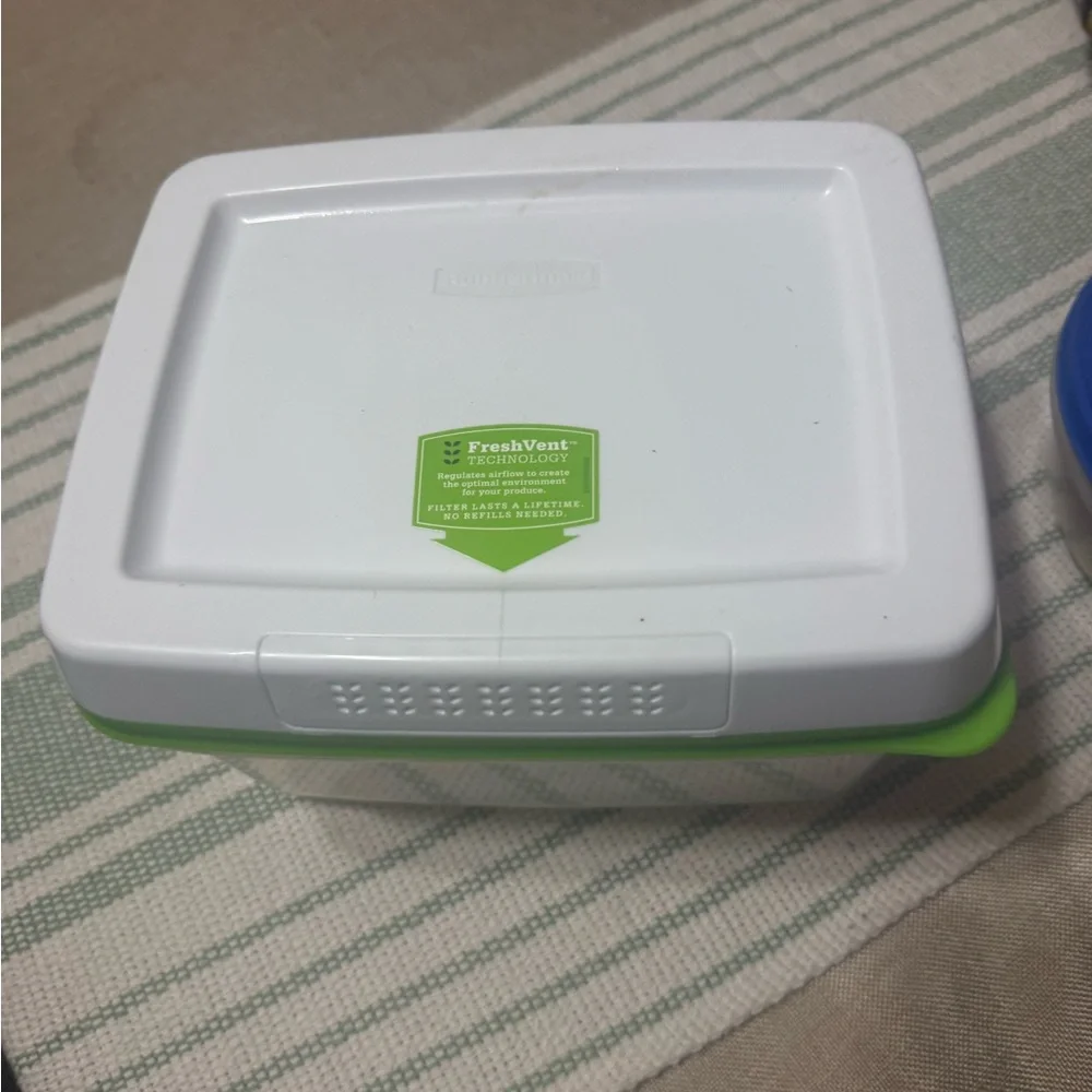 Assorted Food Storage Containers - Picture 8 of 13